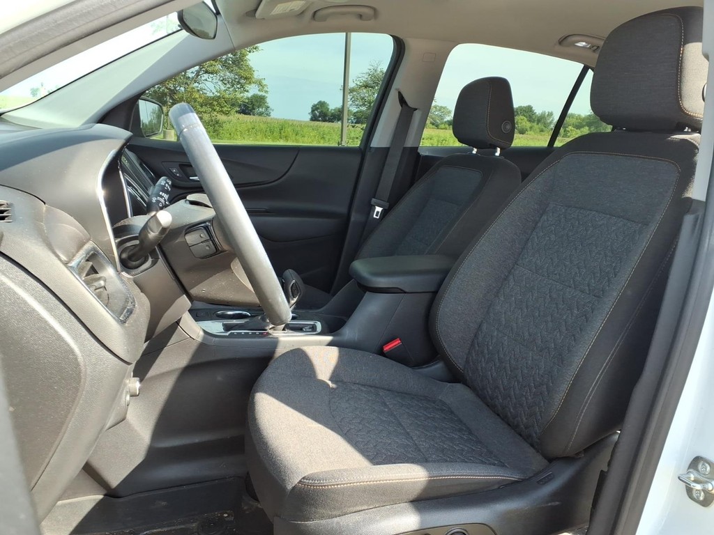 Chevrolet Equinox Vehicle Full-screen Gallery Image 18