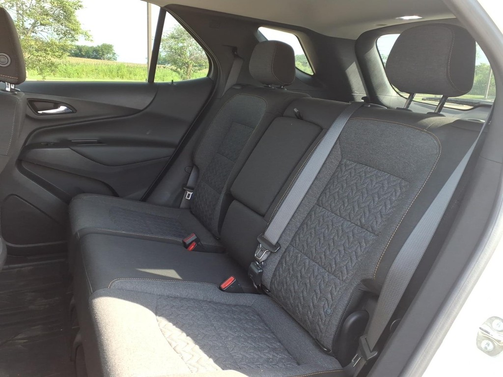 Chevrolet Equinox Vehicle Full-screen Gallery Image 19