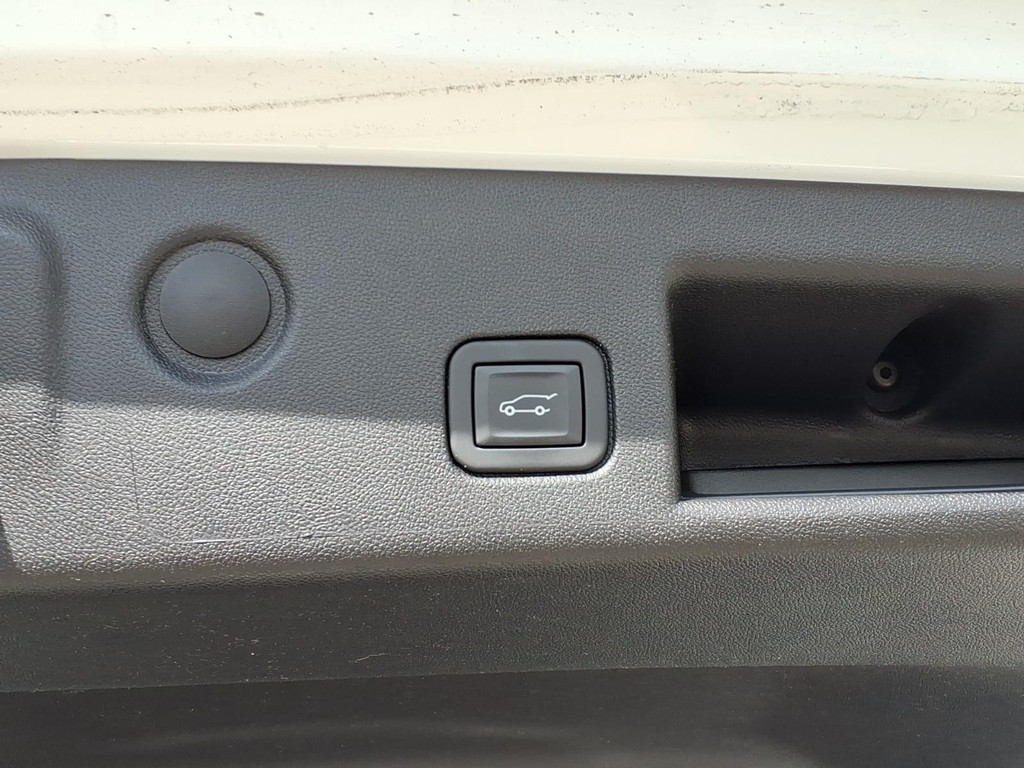 Chevrolet Equinox Vehicle Full-screen Gallery Image 21
