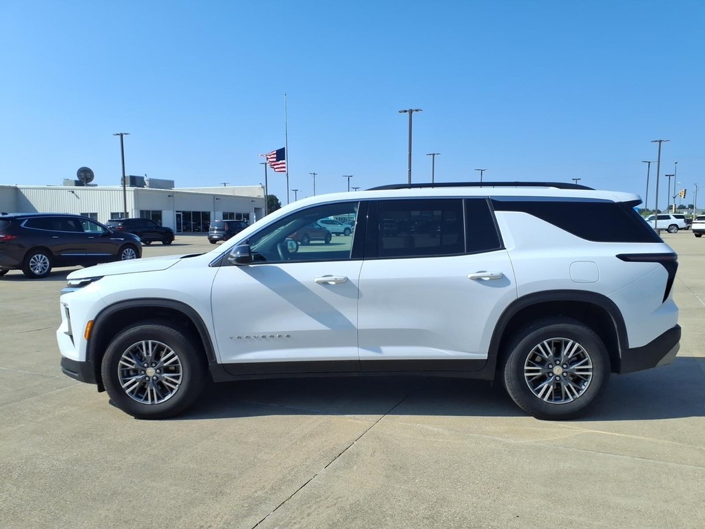 Chevrolet Traverse Vehicle Full-screen Gallery Image 2