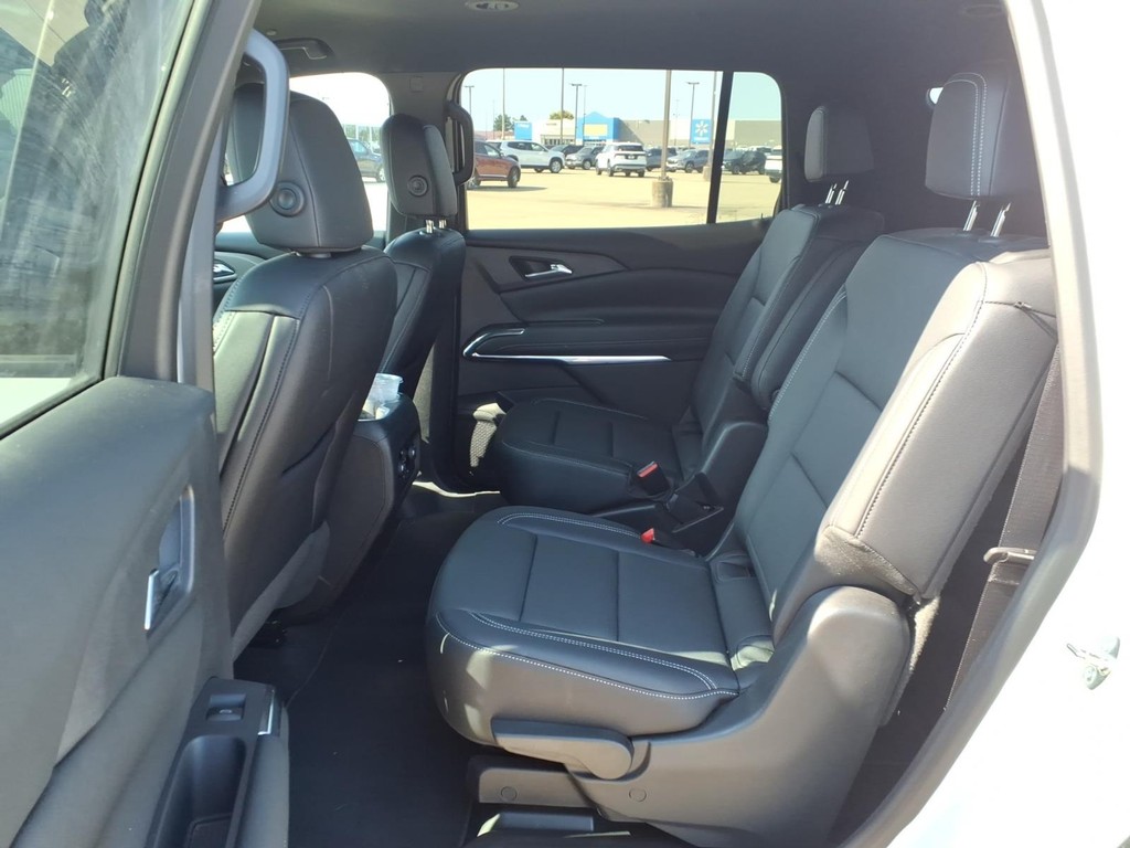 Chevrolet Traverse Vehicle Full-screen Gallery Image 6