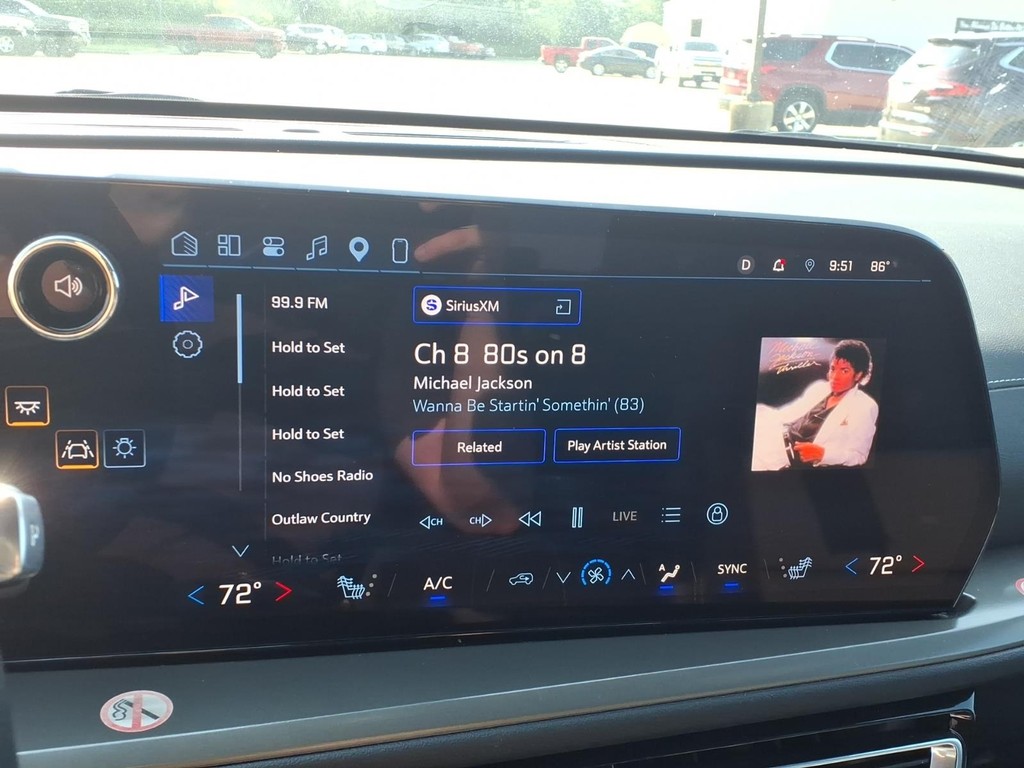 Chevrolet Traverse Vehicle Full-screen Gallery Image 12