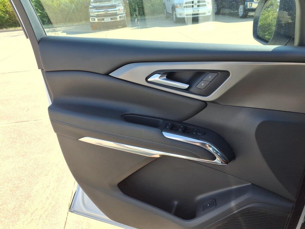 Chevrolet Traverse Vehicle Full-screen Gallery Image 18