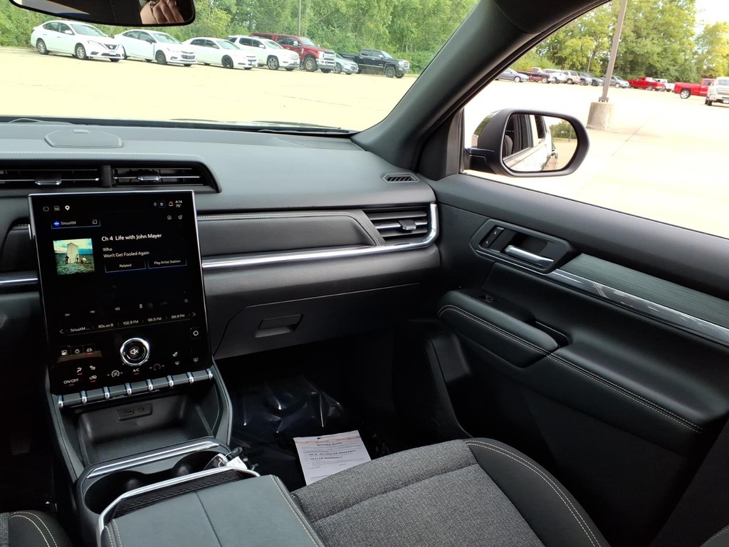 GMC Terrain Vehicle Full-screen Gallery Image 8