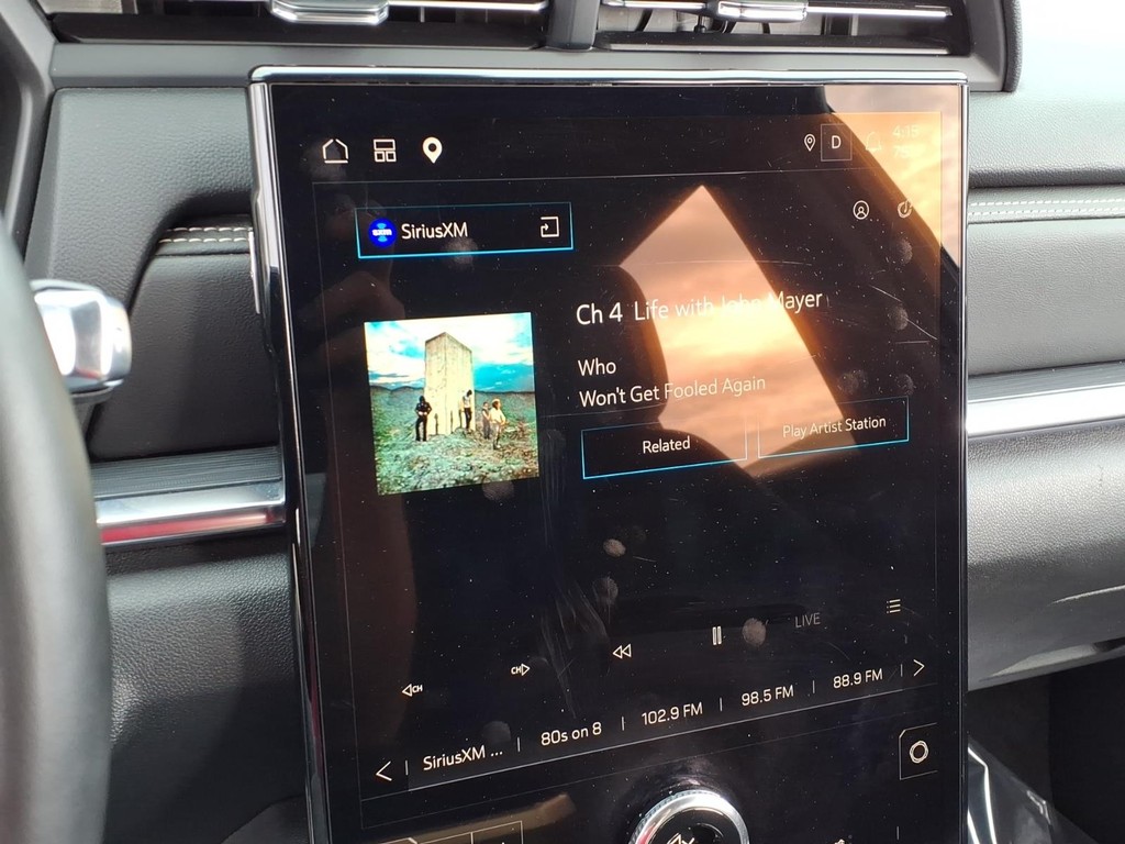 GMC Terrain Vehicle Full-screen Gallery Image 12