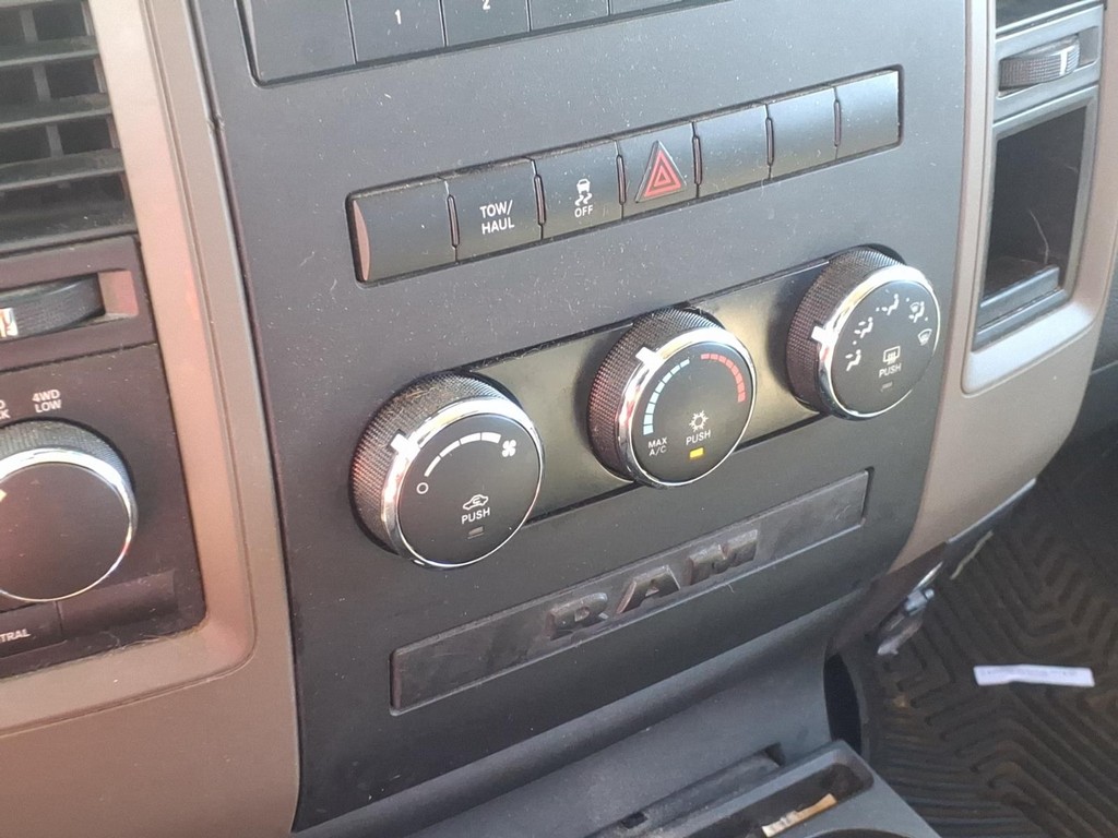 Ram 1500 Vehicle Full-screen Gallery Image 13