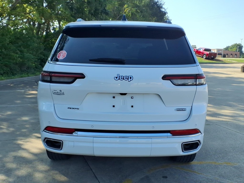 Jeep Grand Cherokee L Vehicle Full-screen Gallery Image 4