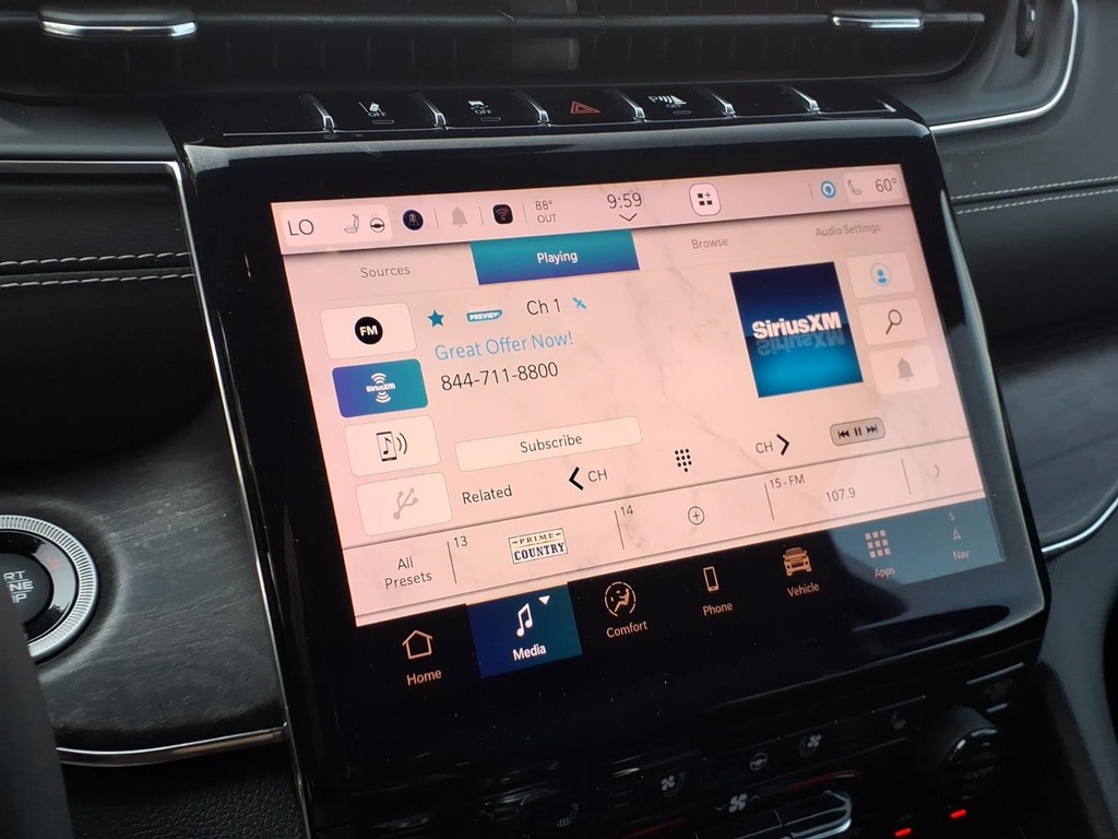 Jeep Grand Cherokee L Vehicle Full-screen Gallery Image 12