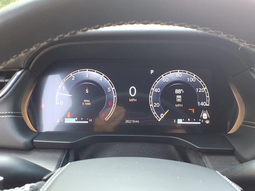 Jeep Grand Cherokee L Vehicle Full-screen Gallery Image 18