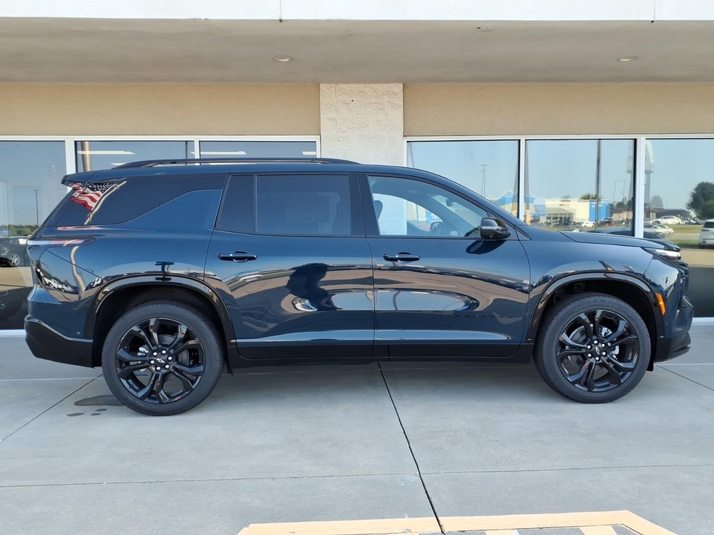 Chevrolet Traverse Vehicle Full-screen Gallery Image 3