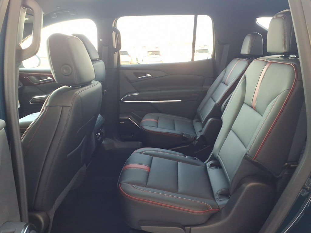 Chevrolet Traverse Vehicle Full-screen Gallery Image 7