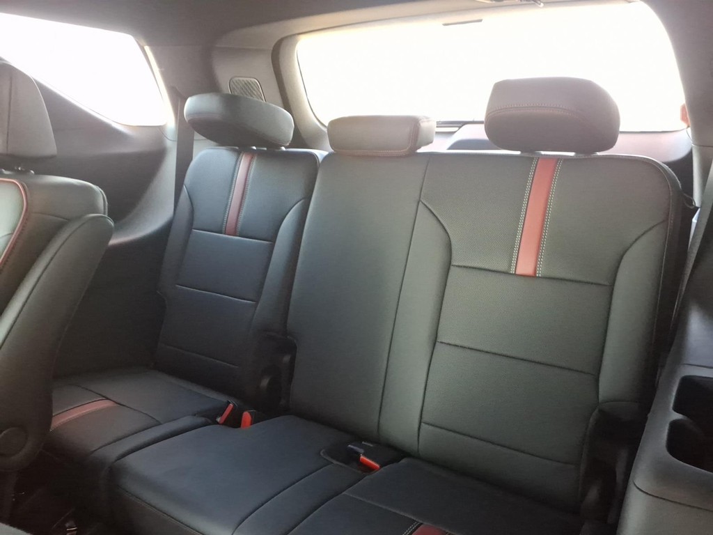 Chevrolet Traverse Vehicle Full-screen Gallery Image 12