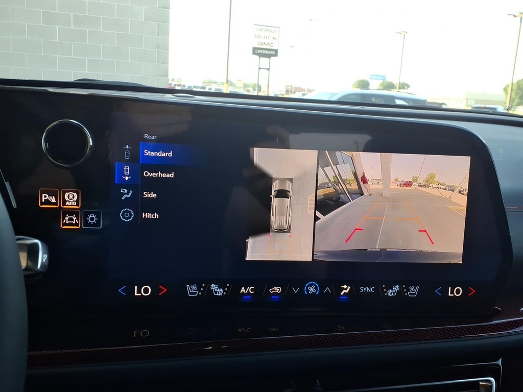 Chevrolet Traverse Vehicle Full-screen Gallery Image 15