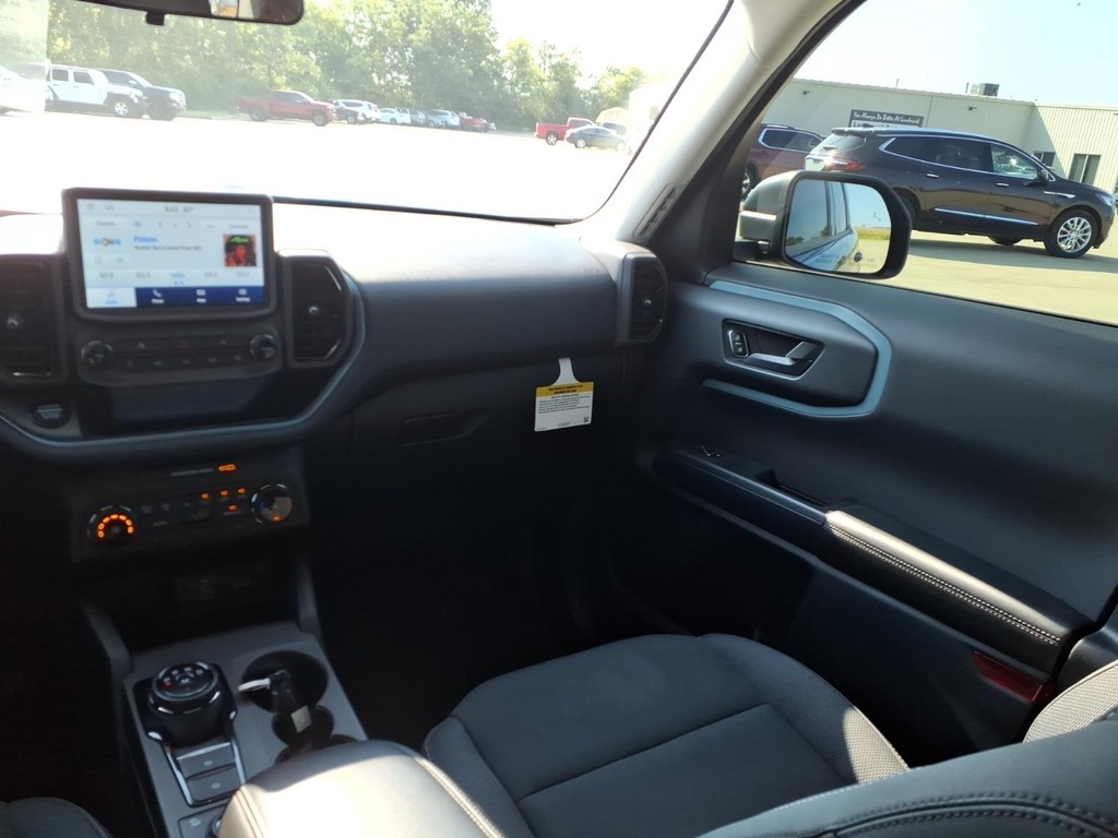 Ford Bronco Sport Vehicle Full-screen Gallery Image 08
