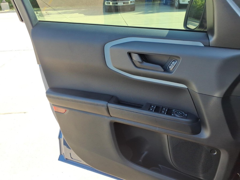 Ford Bronco Sport Vehicle Full-screen Gallery Image 19