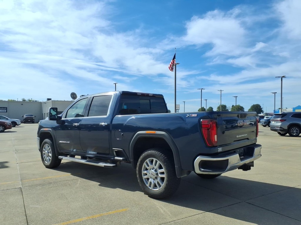 GMC Sierra 2500HD Vehicle Full-screen Gallery Image 3