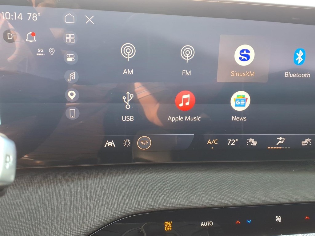 Buick Enclave Vehicle Full-screen Gallery Image 08
