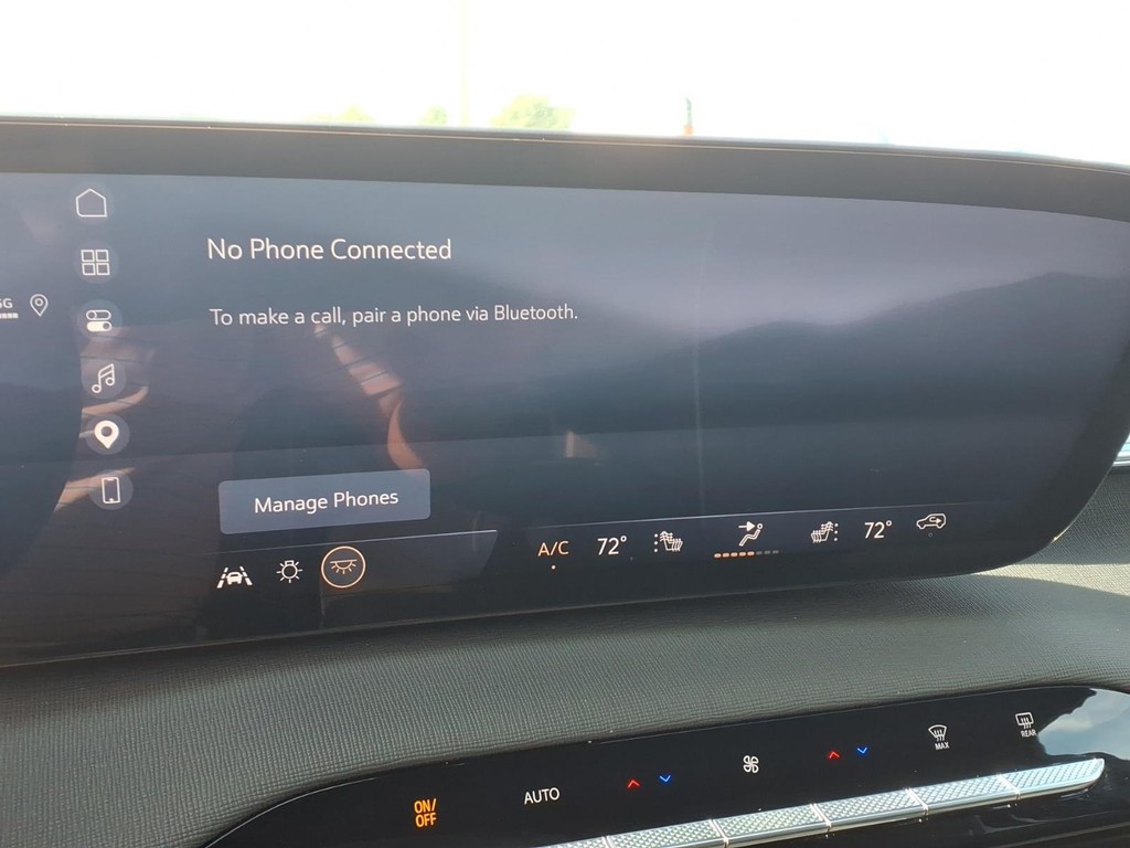 Buick Enclave Vehicle Full-screen Gallery Image 11