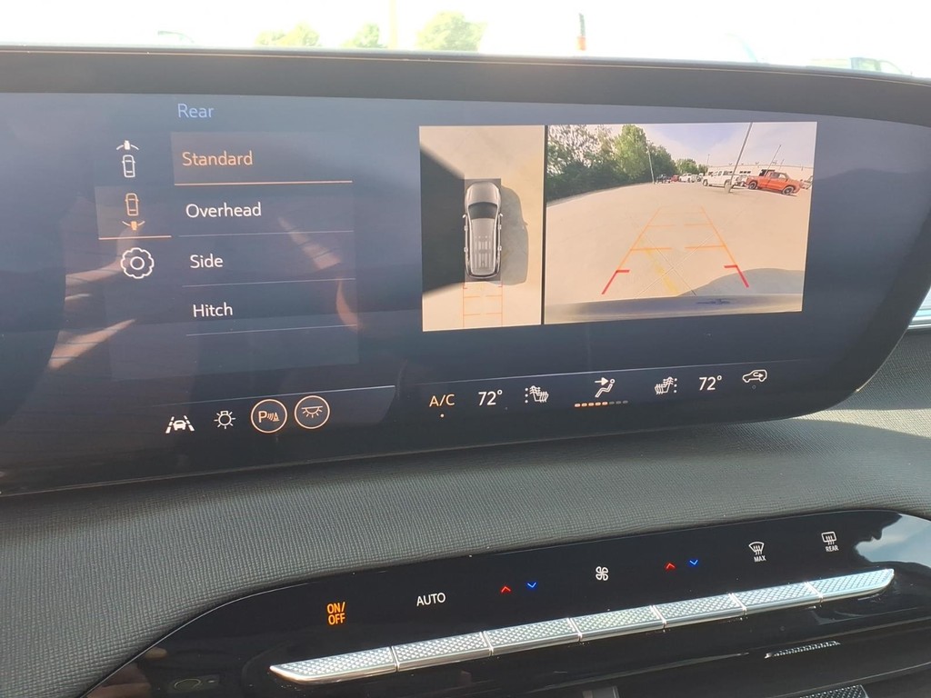 Buick Enclave Vehicle Full-screen Gallery Image 12