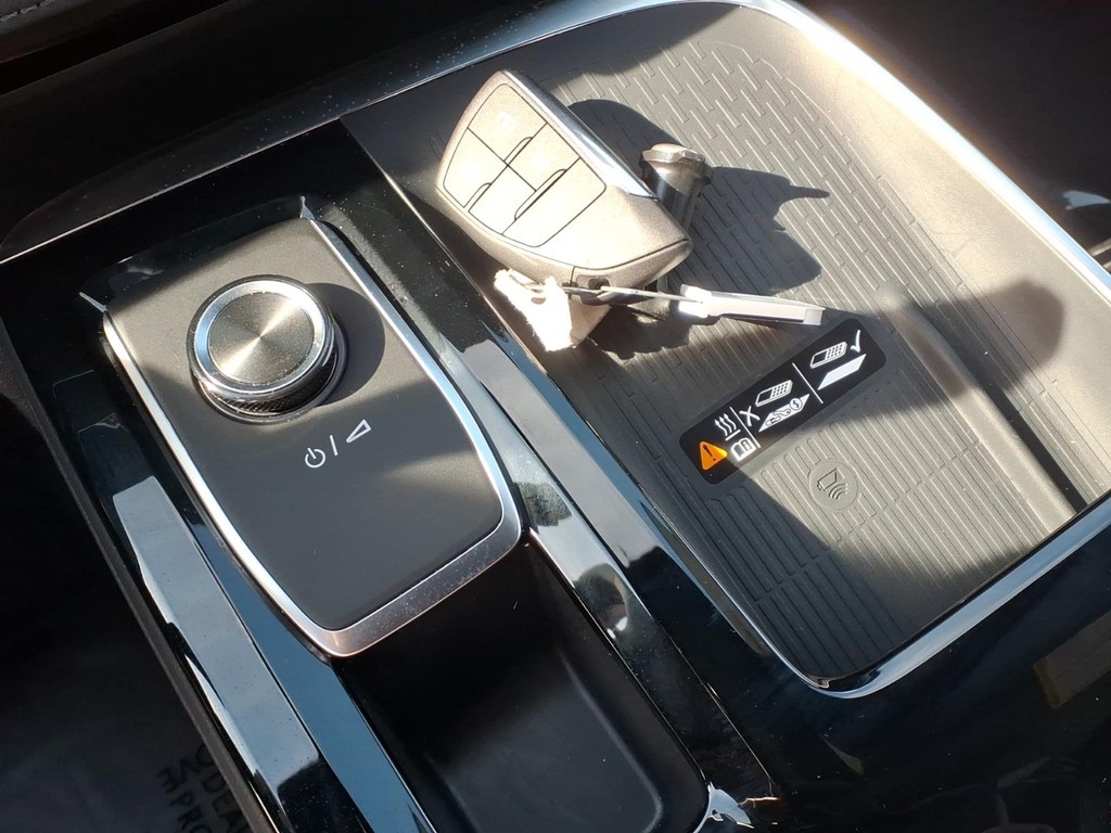 Buick Enclave Vehicle Full-screen Gallery Image 14