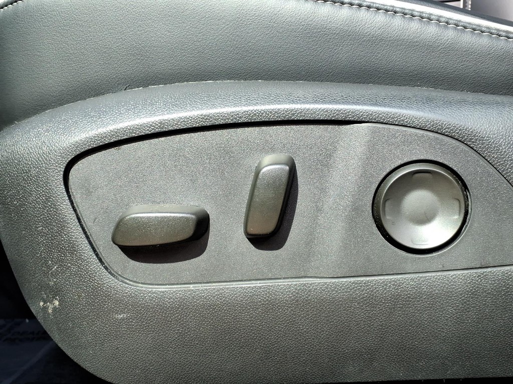 Buick Enclave Vehicle Full-screen Gallery Image 20