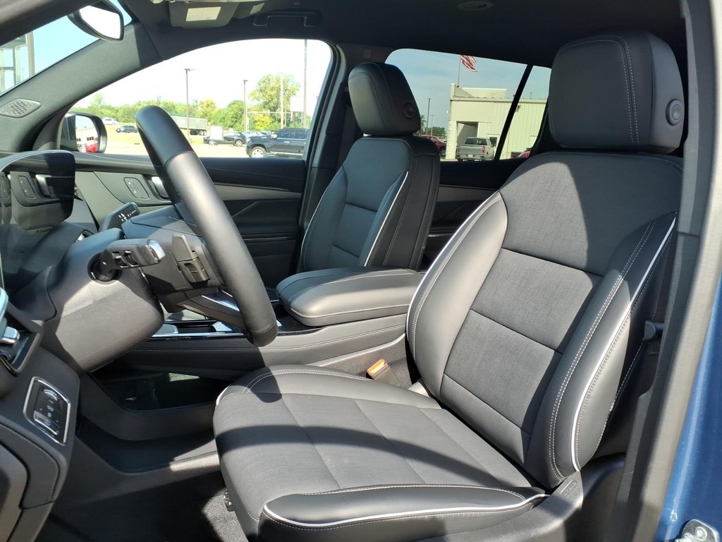 Buick Enclave Vehicle Full-screen Gallery Image 21