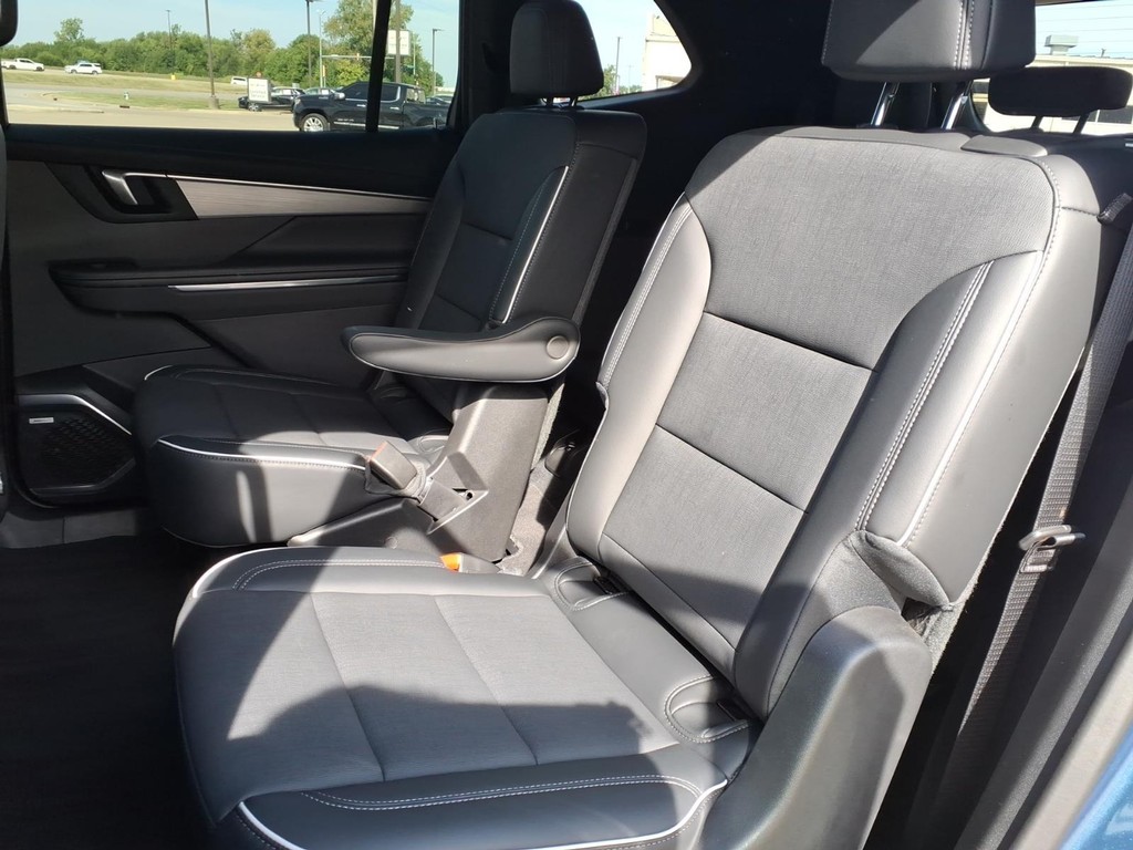 Buick Enclave Vehicle Full-screen Gallery Image 22