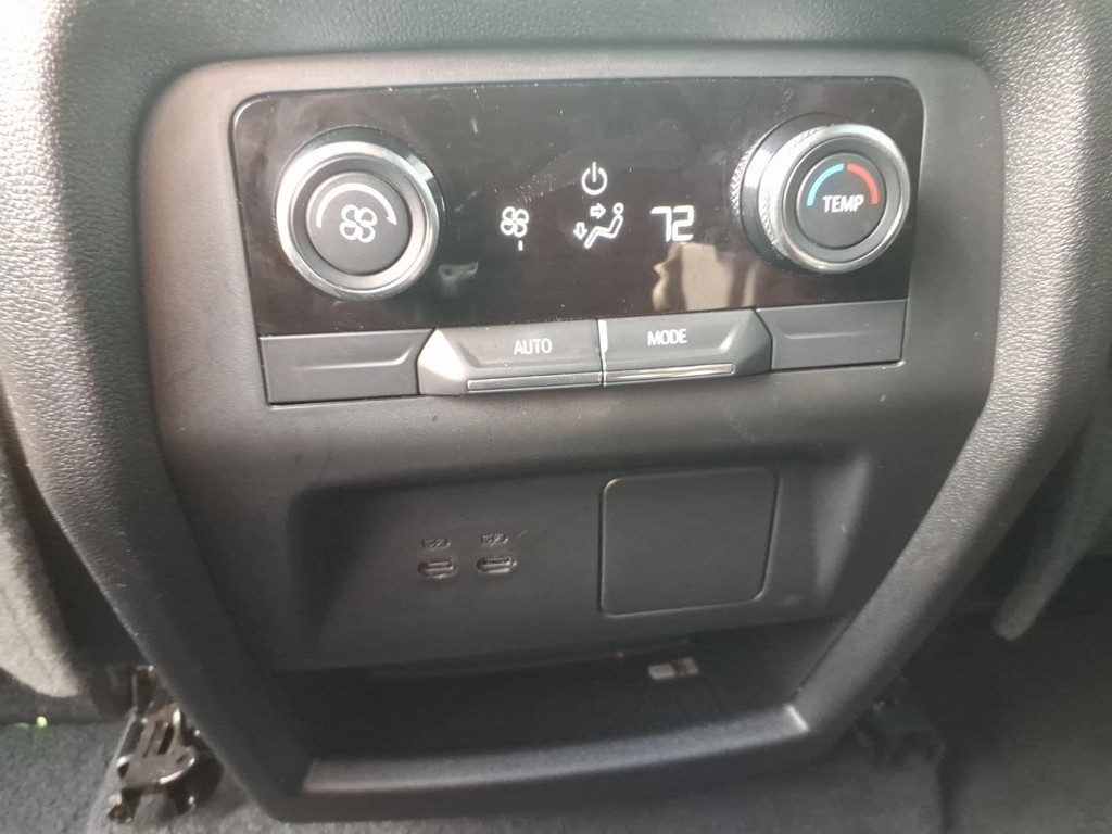 Buick Enclave Vehicle Full-screen Gallery Image 23