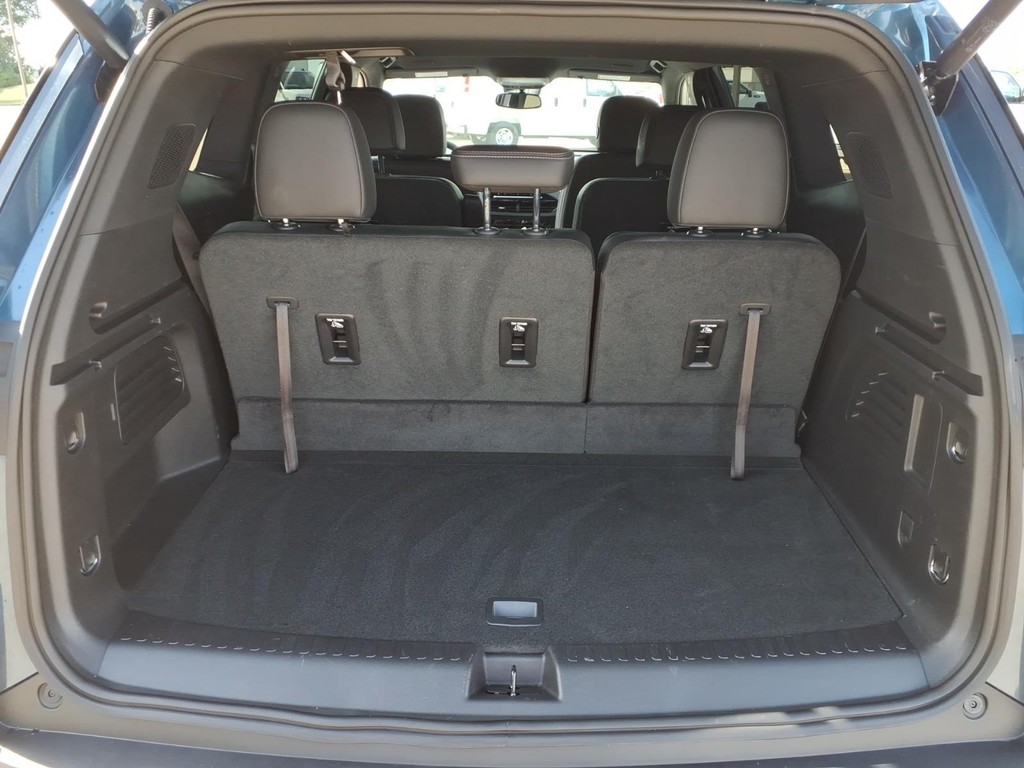 Buick Enclave Vehicle Full-screen Gallery Image 25