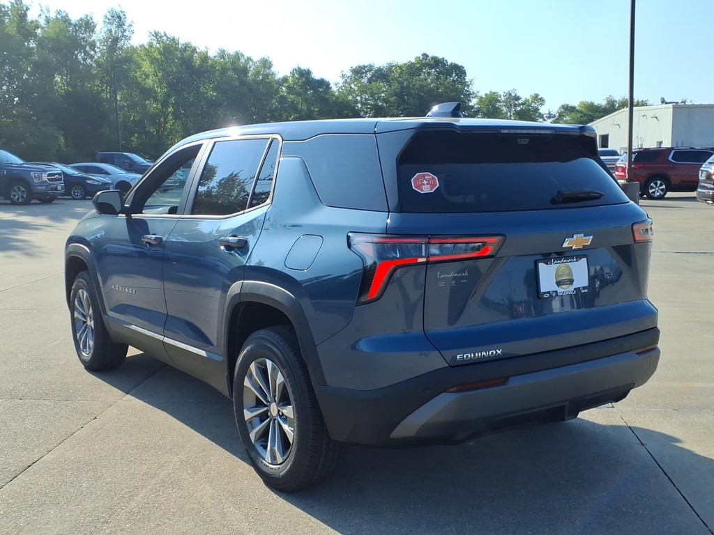 Chevrolet Equinox Vehicle Full-screen Gallery Image 3