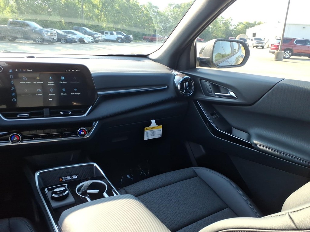 Chevrolet Equinox Vehicle Full-screen Gallery Image 8