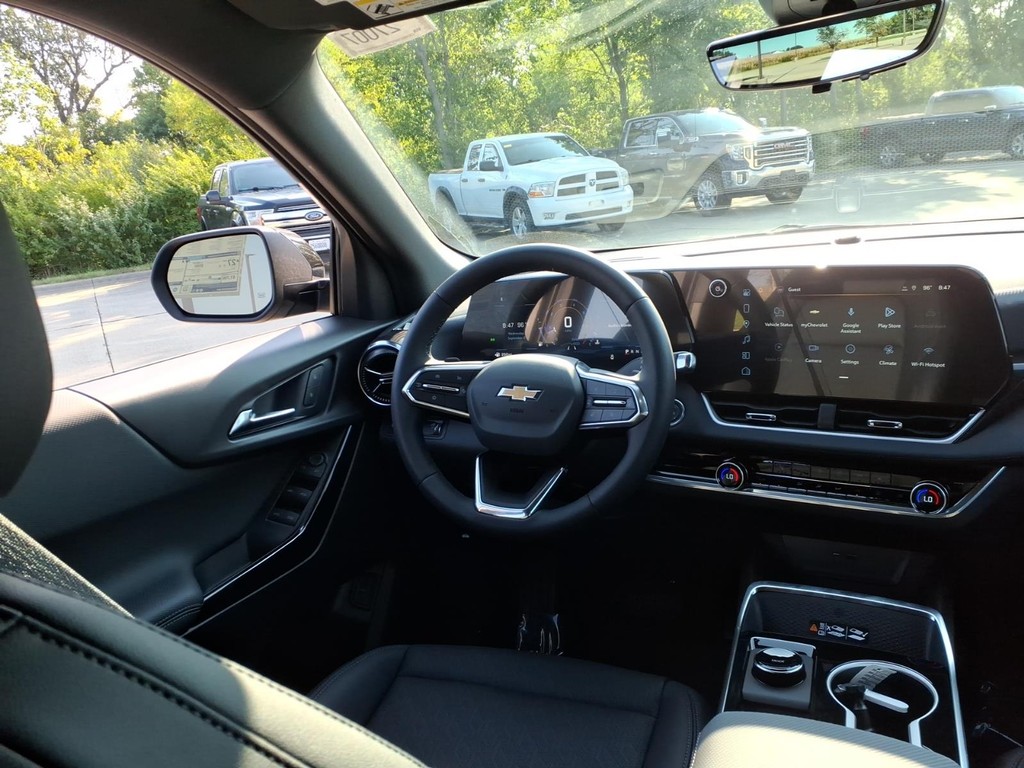 Chevrolet Equinox Vehicle Full-screen Gallery Image 9