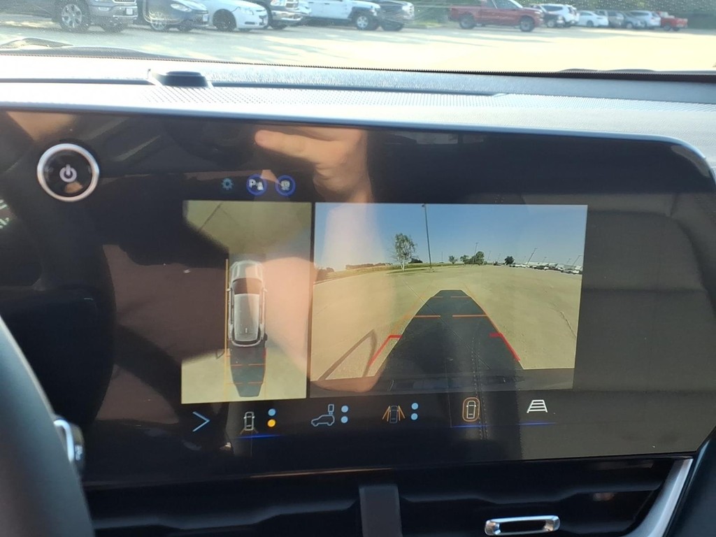 Chevrolet Equinox Vehicle Full-screen Gallery Image 13