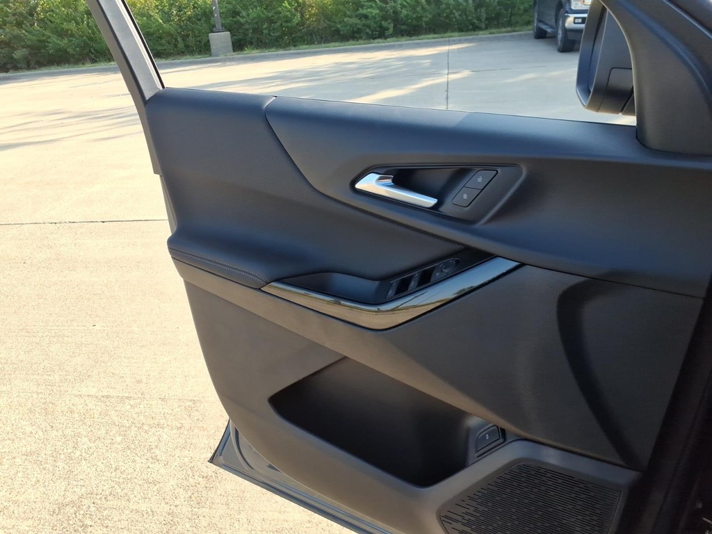 Chevrolet Equinox Vehicle Full-screen Gallery Image 18