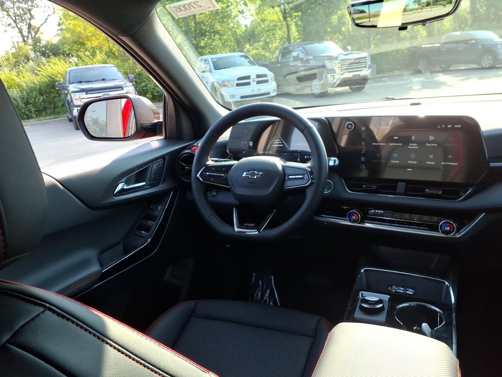 Chevrolet Equinox Vehicle Full-screen Gallery Image 9