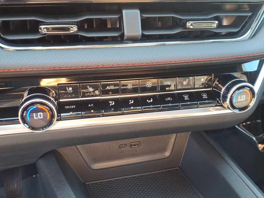 Chevrolet Equinox Vehicle Full-screen Gallery Image 14