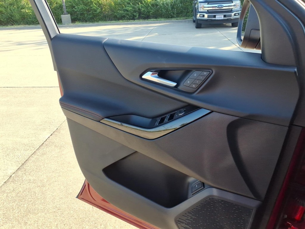 Chevrolet Equinox Vehicle Full-screen Gallery Image 19