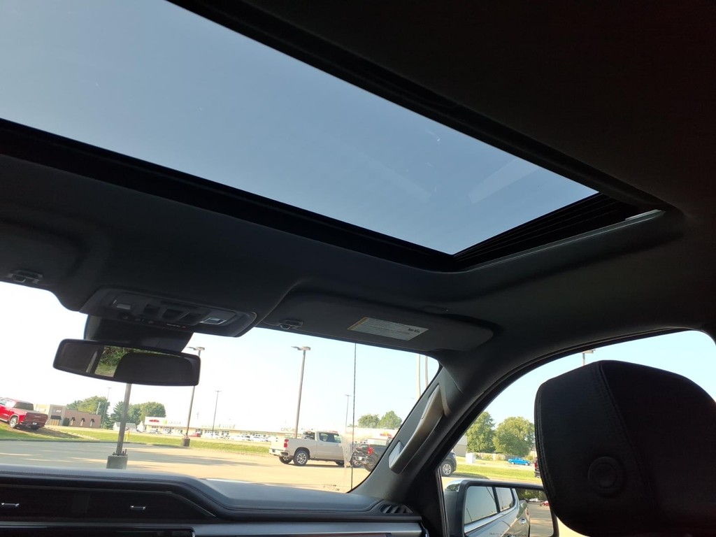 GMC Sierra 1500 Vehicle Full-screen Gallery Image 11