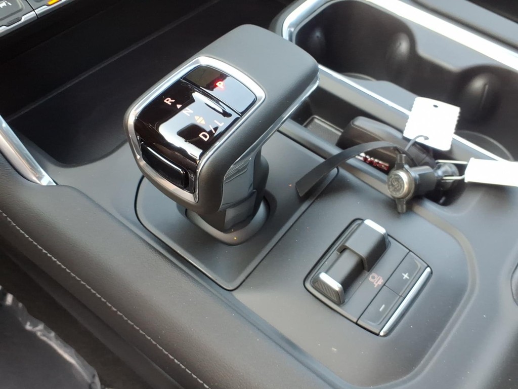 GMC Sierra 1500 Vehicle Full-screen Gallery Image 16