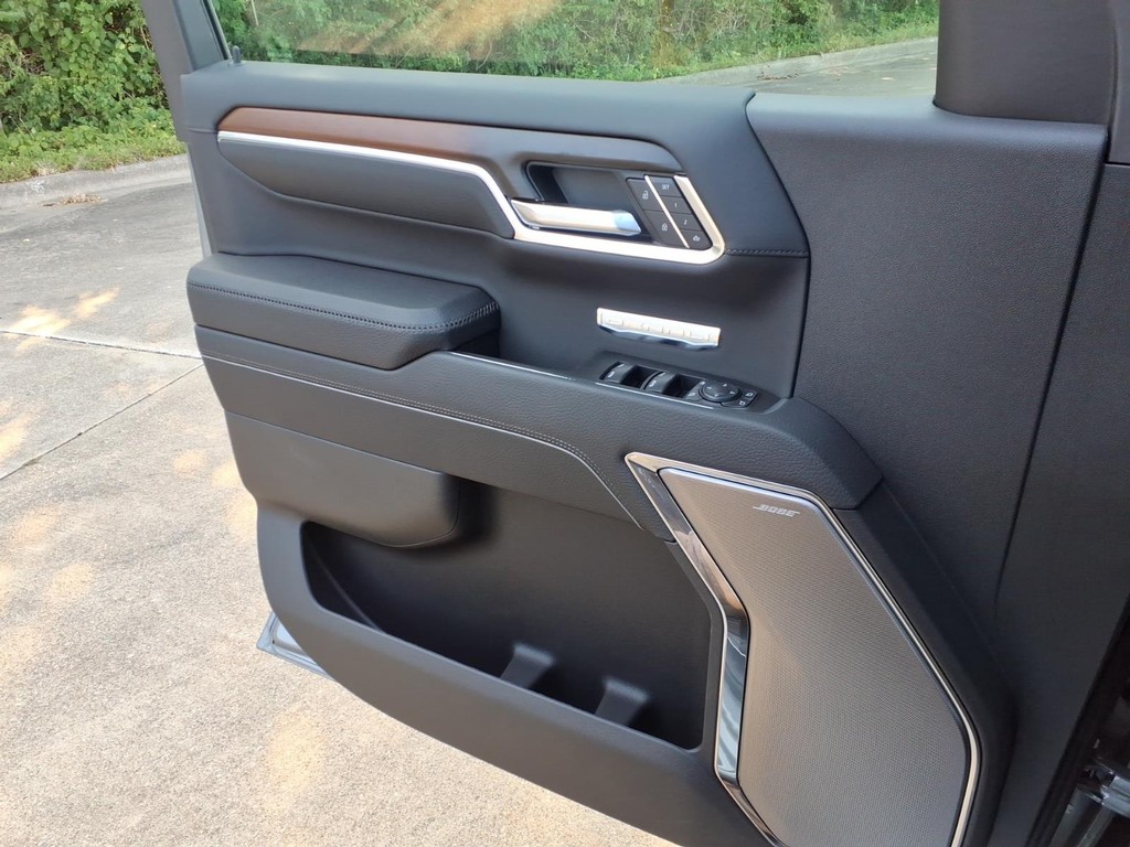 GMC Sierra 1500 Vehicle Full-screen Gallery Image 21