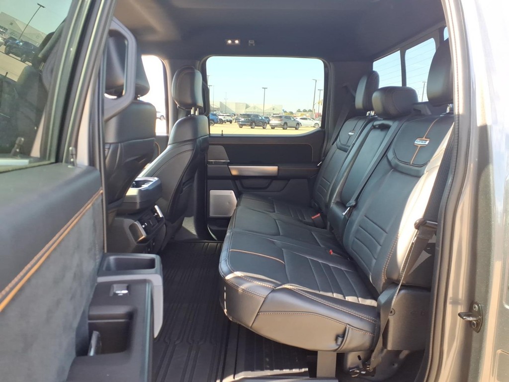 Ford F-150 Vehicle Full-screen Gallery Image 6