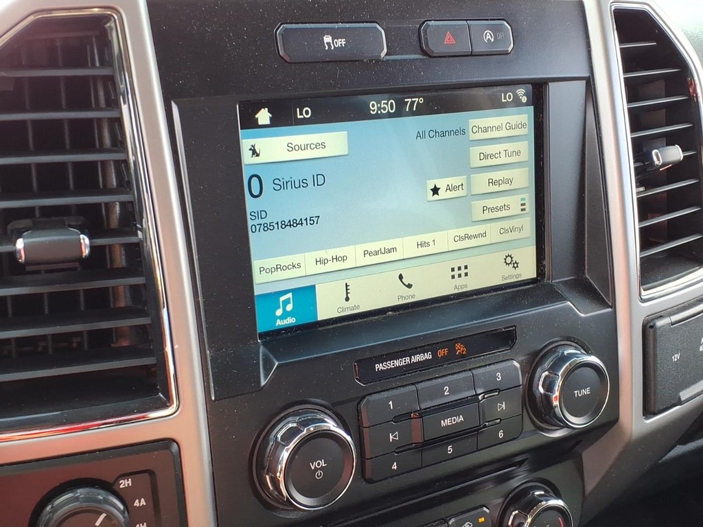 Ford F-150 Vehicle Full-screen Gallery Image 12