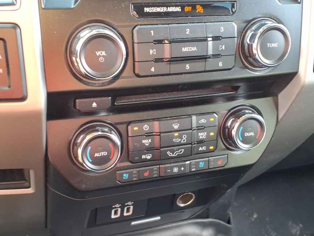 Ford F-150 Vehicle Full-screen Gallery Image 14