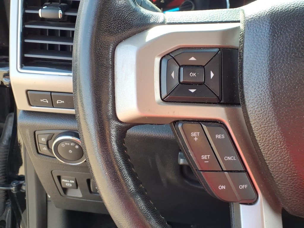 Ford F-150 Vehicle Full-screen Gallery Image 16