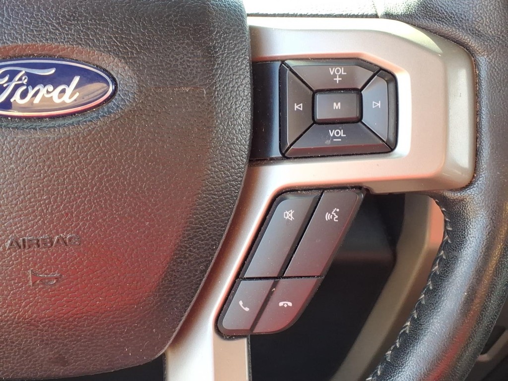 Ford F-150 Vehicle Full-screen Gallery Image 17