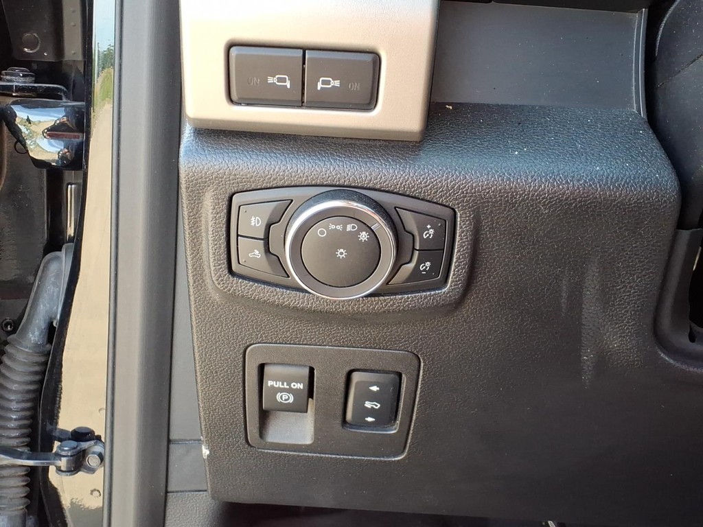 Ford F-150 Vehicle Full-screen Gallery Image 19