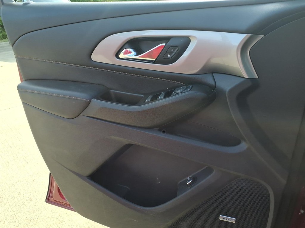Chevrolet Traverse Vehicle Full-screen Gallery Image 16