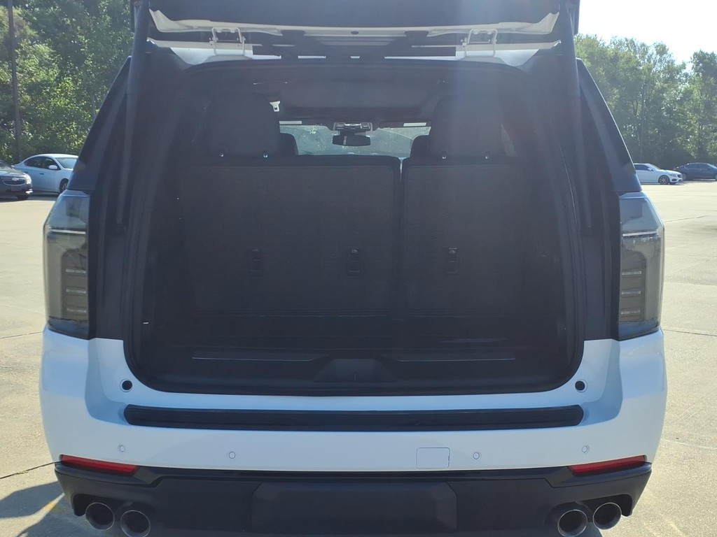 Chevrolet Tahoe Vehicle Full-screen Gallery Image 5