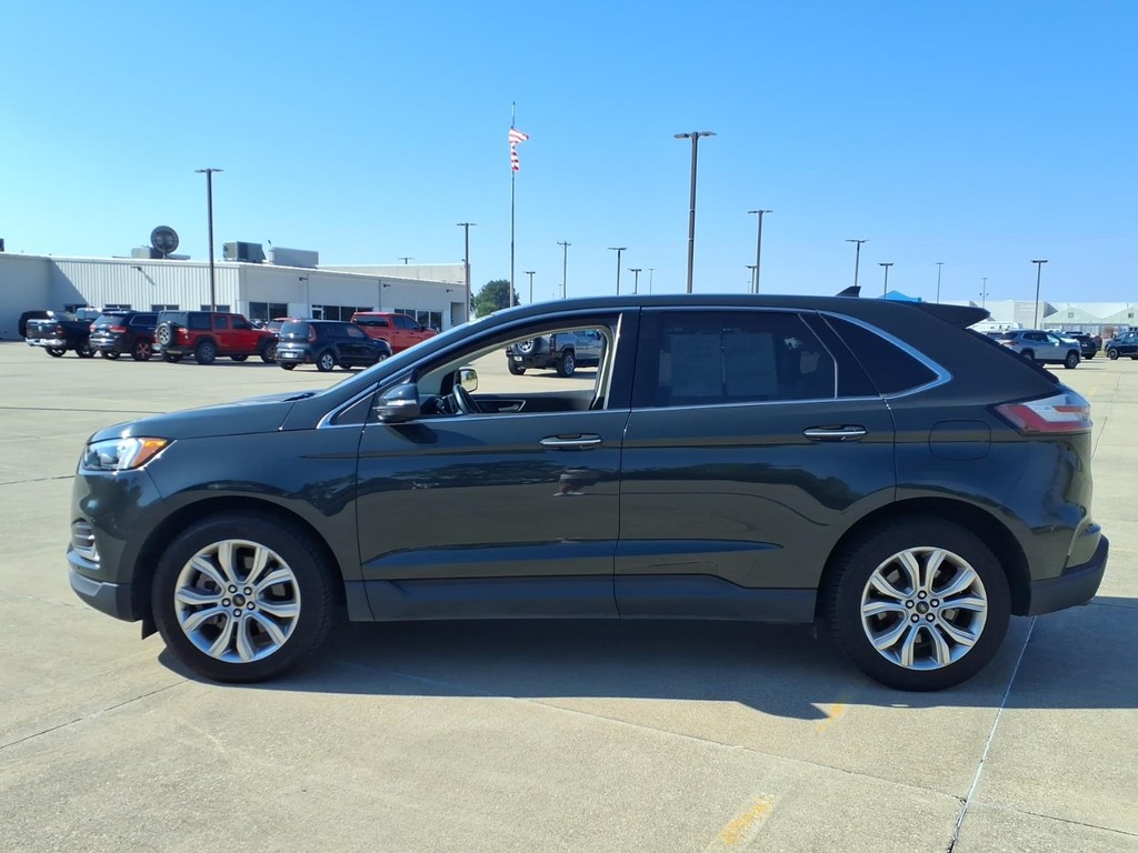 Ford Edge Vehicle Full-screen Gallery Image 02