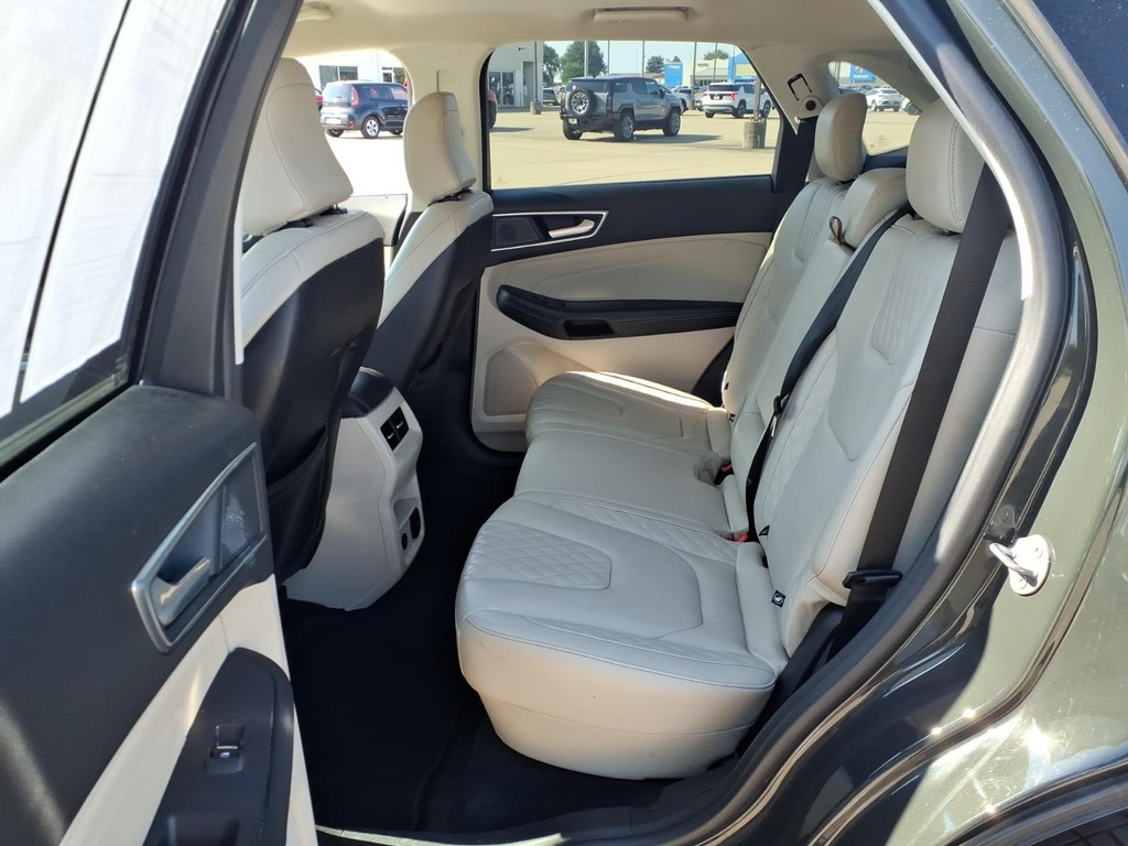 Ford Edge Vehicle Full-screen Gallery Image 06